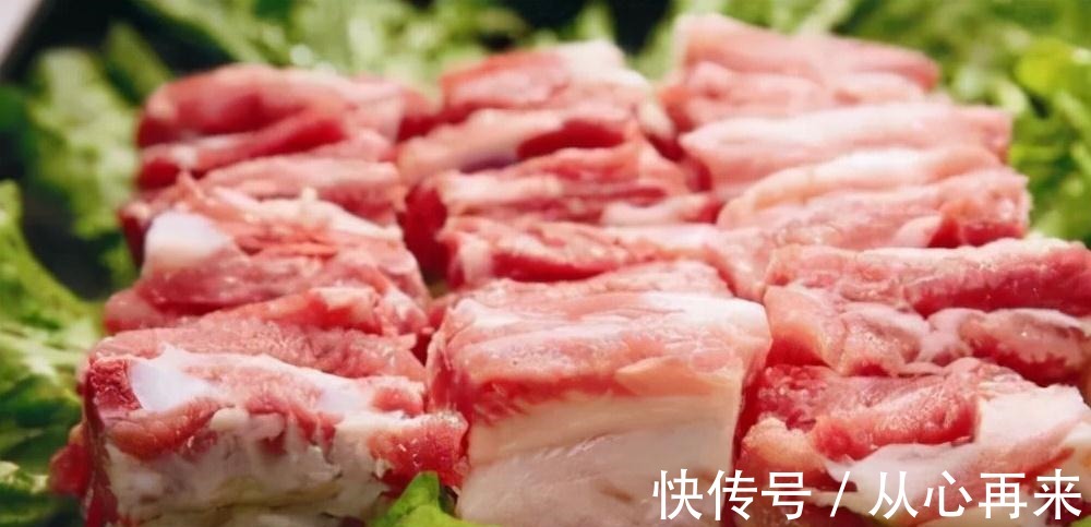 排骨不管怎么做,切记不要直接焯水,多做这2步,排骨不腥也不柴
