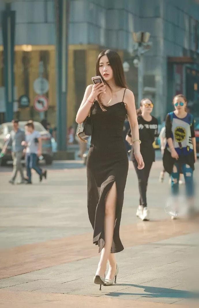 美女|气质美女搭配高跟鞋,显高时尚又魅力