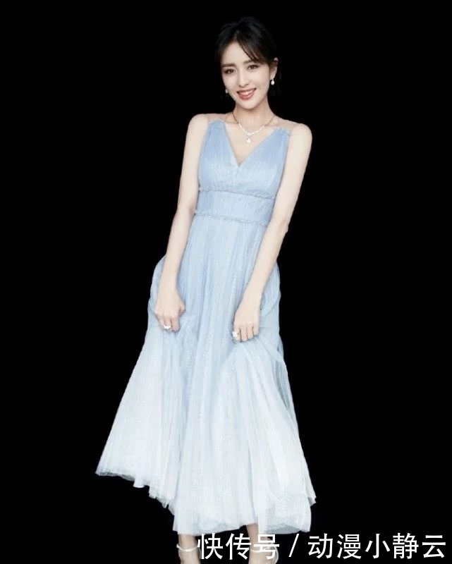 时尚|没有陈思诚管的佟丽娅,任性到穿开叉裙一直到腰,漫画腿说有就有