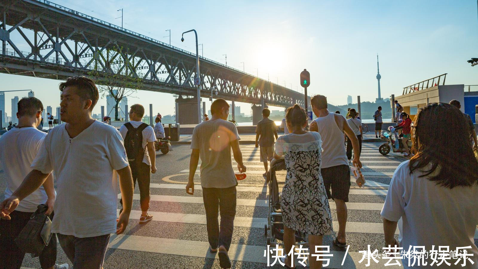 落日余晖|中国最“危险”的泳池，夏天每天数百人游泳，游客我怕游不回来