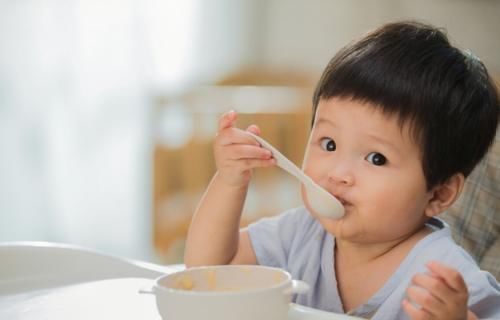 面条|妈妈给娃做的饭VS奶奶给娃做的饭,娃:米汤面条鸡蛋,我吃够了