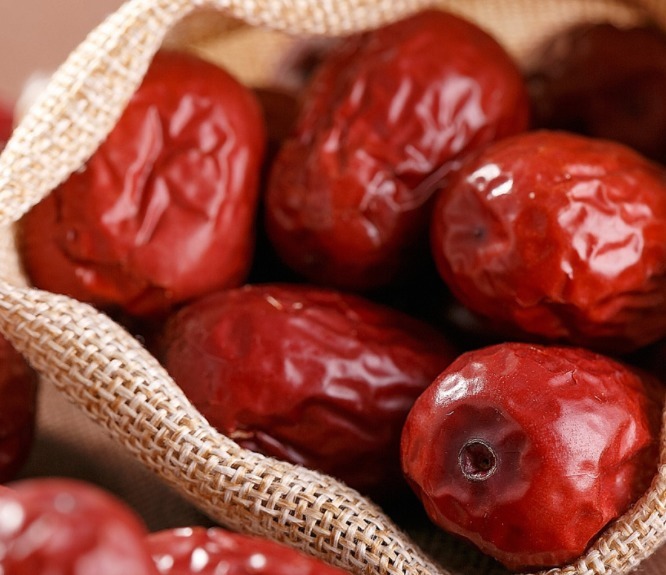 枸杞枸杞|红枣和此物泡水喝,肝干净了,眼睛亮了,女性不想满脸色斑,试试