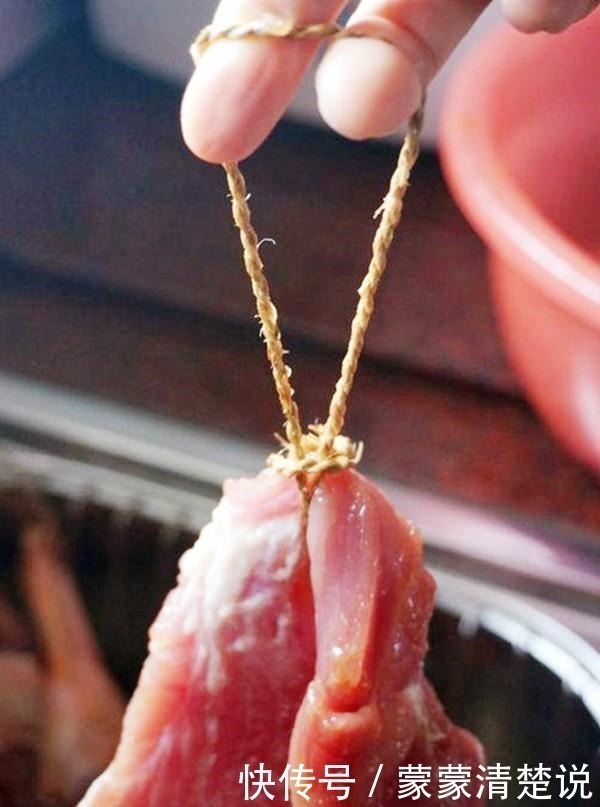 阳台上|吃不完的猪肉别再放冰箱了,猪肉贩教我土方法,放1年照样新鲜