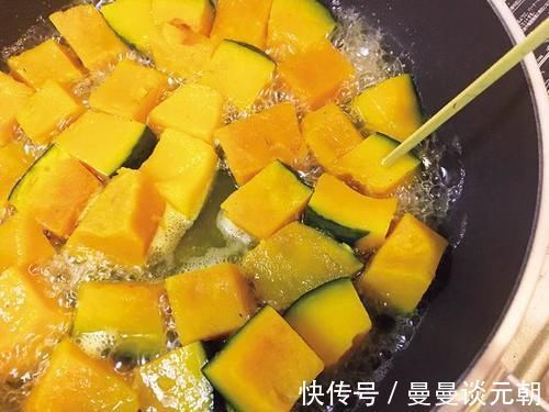 调味料|南瓜别再做南瓜饼了,这样做非常的好吃,一次2盘不够吃