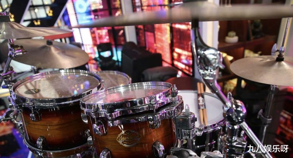 《天天向上》布置新家，节目组安排重量级物品，专属王一博一人