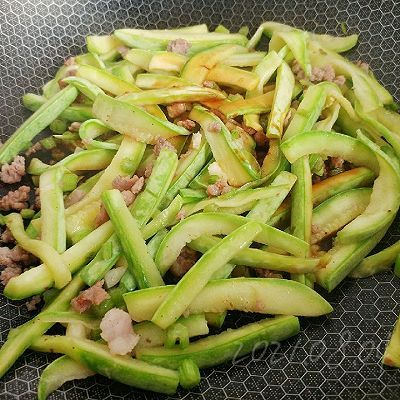 肉酱|香芹肉酱烧瓜条