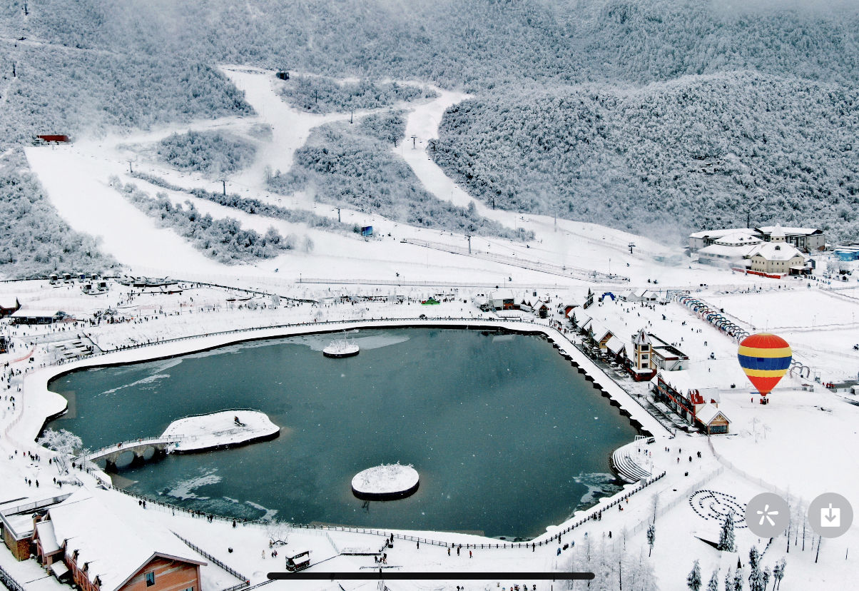 西岭雪山景区|成都今年最冷的时候将至，西岭雪山滑雪场本周末开放滑雪