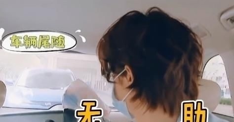 黃明昊被私生飯跟車勸說無果后,小聲說出6字,粉絲聽后哭成淚人