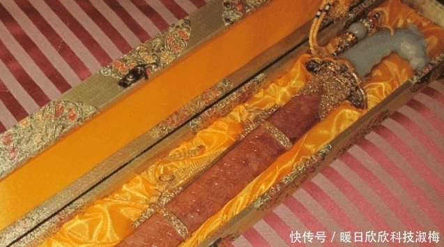 故宫|乾隆皇帝的宝刀再次出现, 拍出4000万天价, 专家: 这种刀故宫还有50把