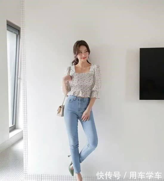 v领 大脸的女生除了发型之外,上衣款式也很重要,这三件拒绝容貌焦虑!