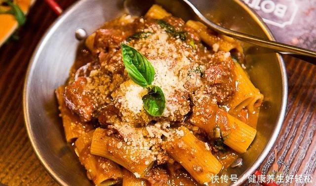 如何零失误做出人人爱吃的肉酱意面