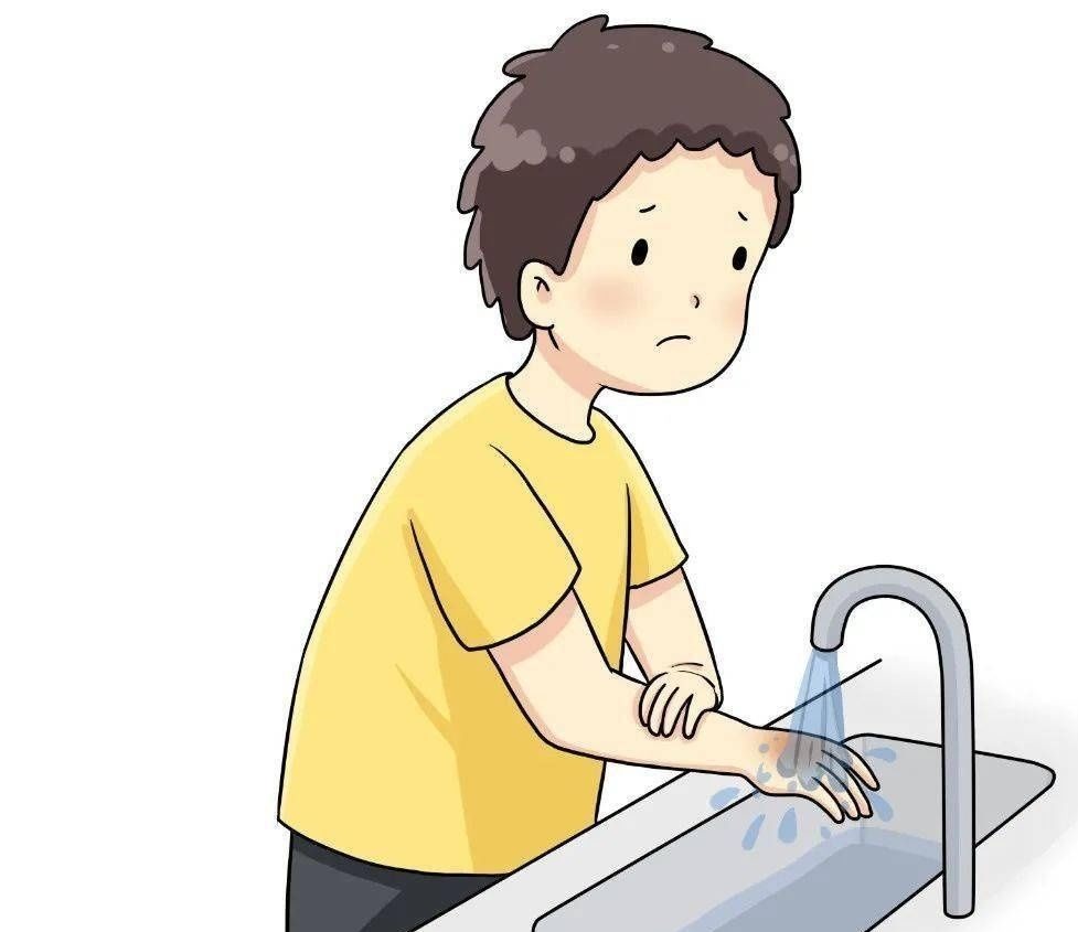 名医生|宝宝被100℃开水烫伤,妈妈的急救方法连医生都点赞!