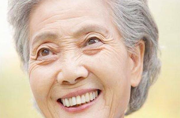 胶原蛋白|女人过了40岁，多吃3种“天然胶原蛋白”，延缓衰老，看上更年轻