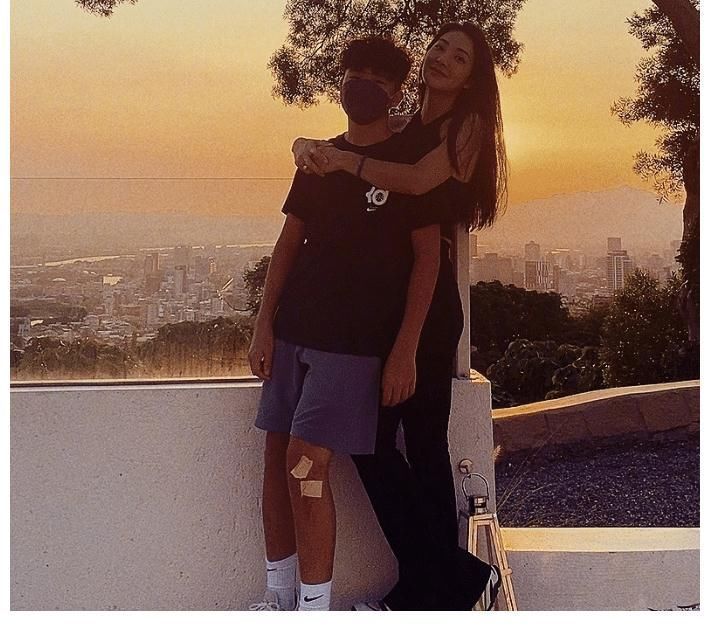 《爸爸去哪儿》的萌娃们长大了,曹格女儿近照变化大,长腿惹人羡