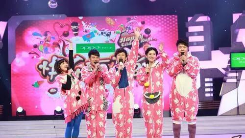 《快樂大本營(yíng)》停播,何炅謝娜告別,爭(zhēng)議不斷,想說快樂不容易