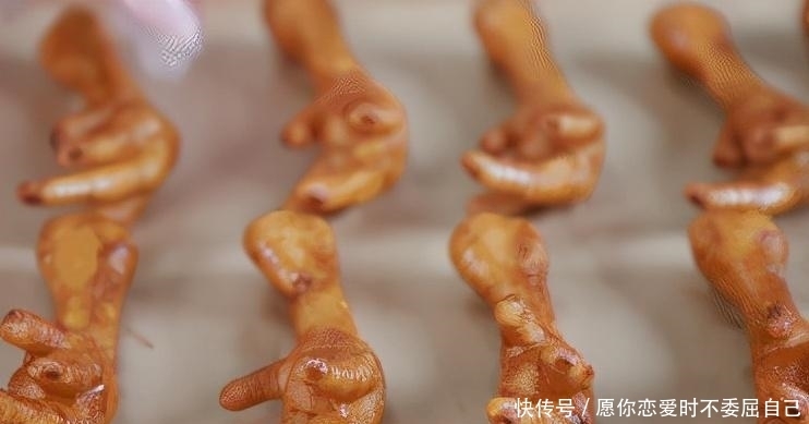 网红追剧美食 虎皮鸡爪 我教你在家做 不用油炸 简单几步美味又健康 全网搜 网红追剧美食 虎皮鸡爪 我教你在家做 不用油炸 简单几步美味又健康 全网搜