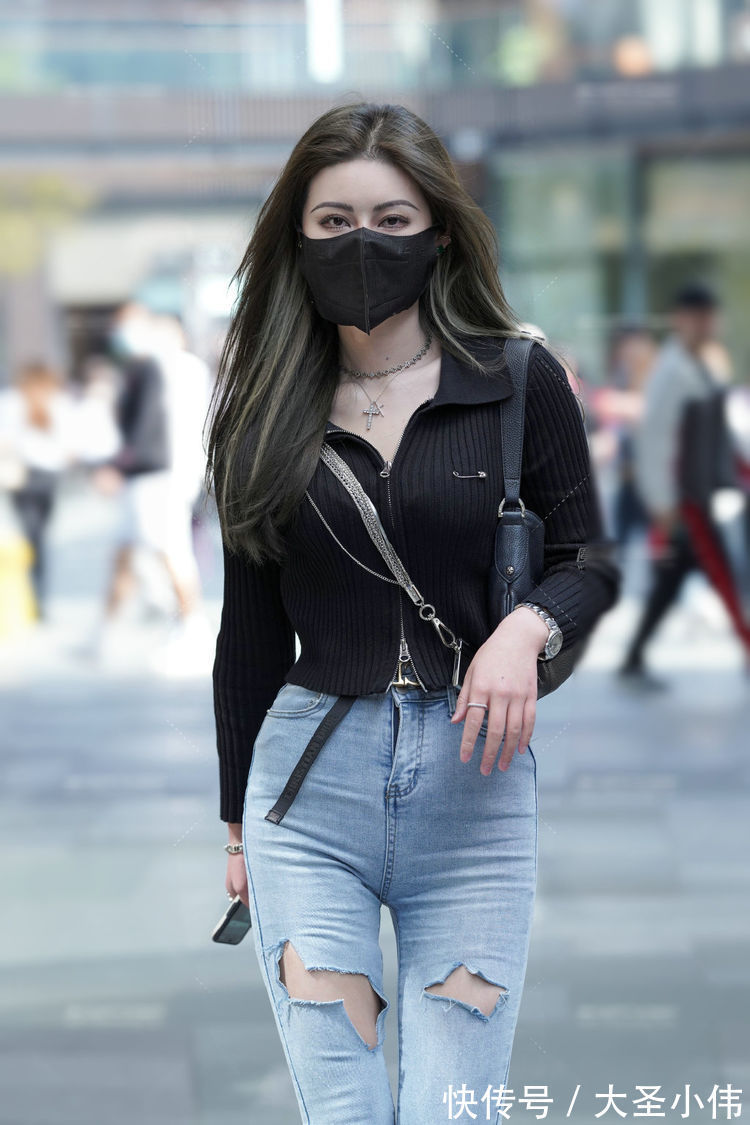 美女|美女街拍：穿来穿去，还是简约大方的气质穿搭最日常，舒适温柔不挑人