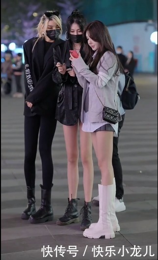 美感|校园风的套装,一席微卷的秀发随风飘扬,尽显独有的精致美感