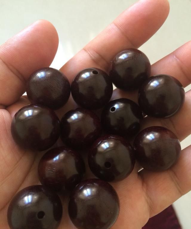 谁还说盘手串不用戴手套?看看这篇文章吧,你会改变主意的!