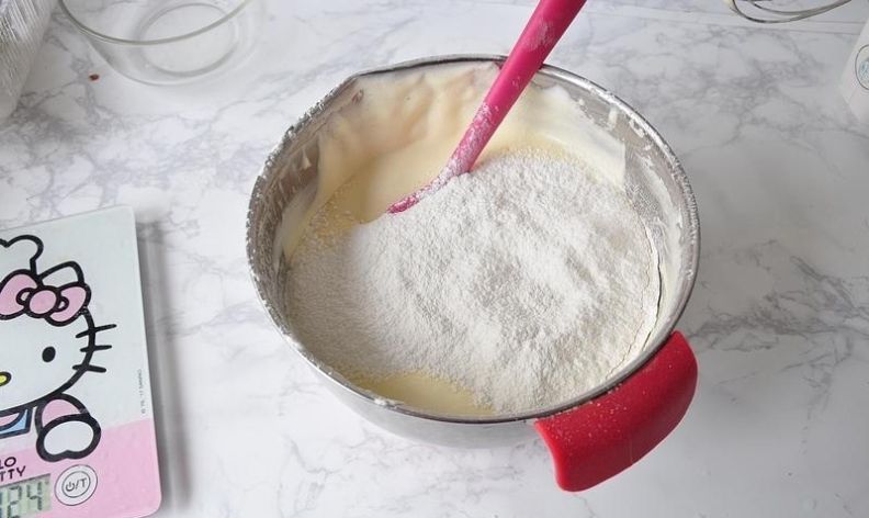 四个鸡蛋一碗面粉,做出妈妈爱吃的蜂蜜蛋糕,的确是小时候的味道