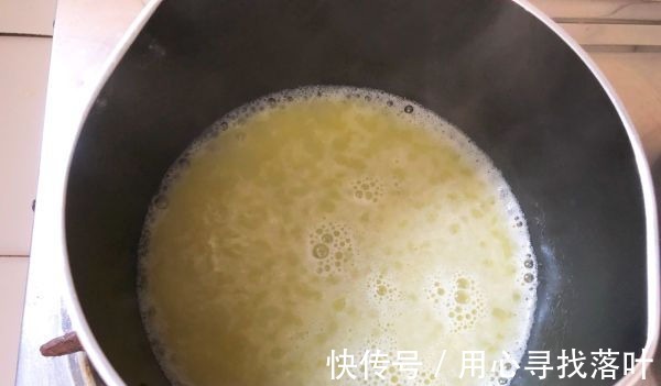 搅拌均匀|不容易翻车的泡芙制作过程，掌握这个技巧，做出高颜值的摩卡泡芙！
