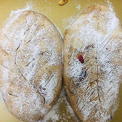 全麦蔓越莓核桃软欧包