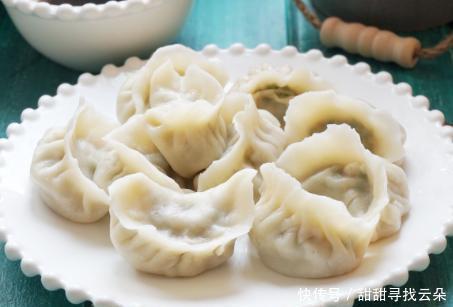 筋道|煮饺子,不要水开下锅!掌握4个技巧,饺子不破皮,鲜香又筋道