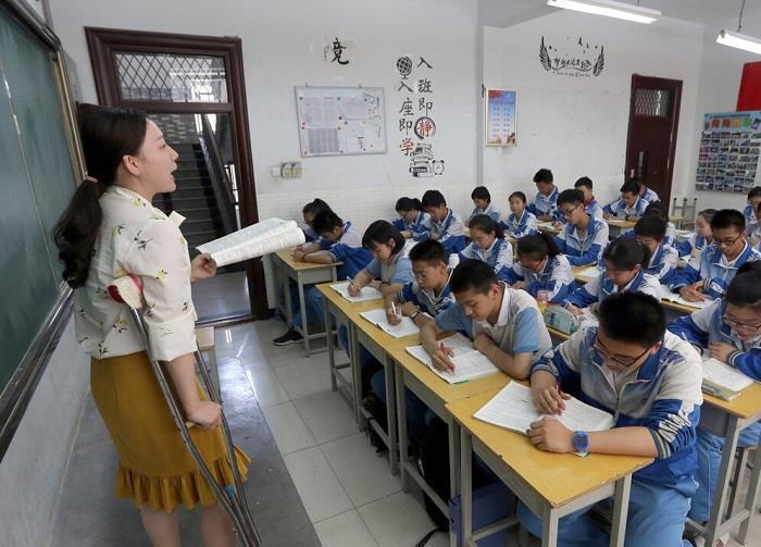 代课老师,解决了乡村教育的燃眉之急,那些