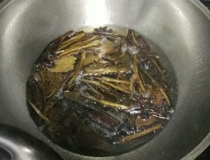 制作辣椒油，直接泼油是大错！多做一步，辣椒油又香又辣，特好吃