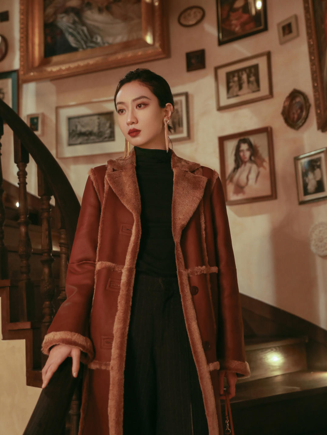 大衣|你离时髦精只差一件“皮大衣”,打扮潇洒舒适不扮嫩,适合普通人