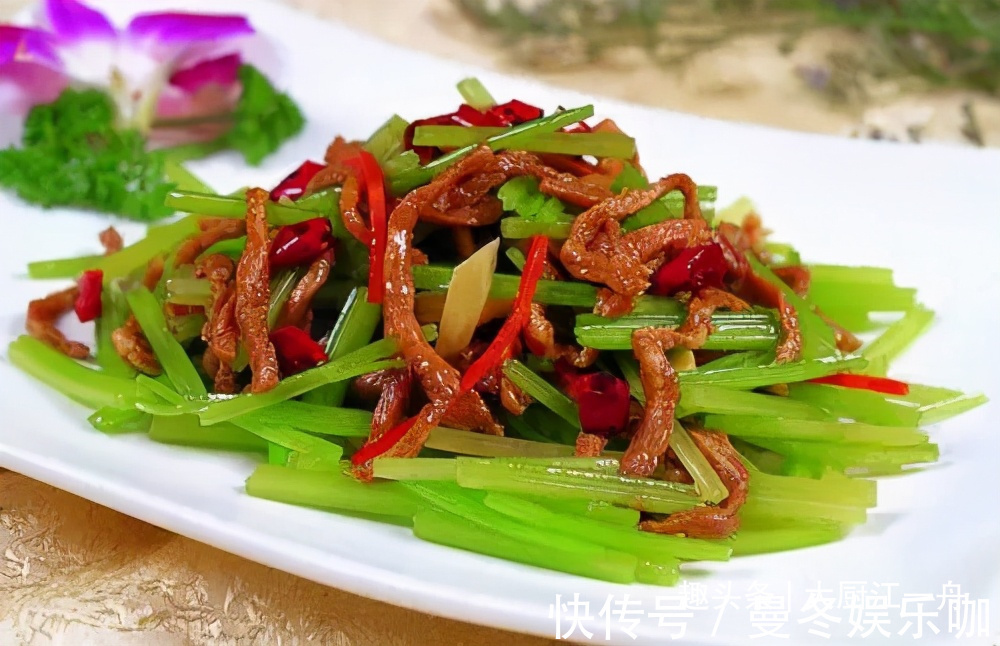 亲爱的|炒牛肉时,切记不要放盐和料酒,否则又柴又难吃,正确做法是这样