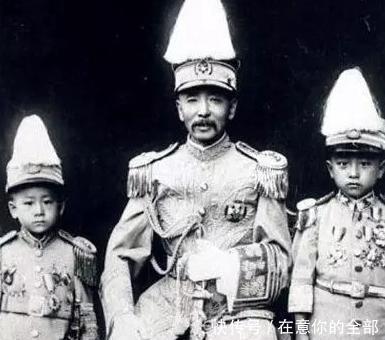 看门|张作霖夜晚回府,被看门的小兵用枪指着一顿骂,张作霖重重有赏!