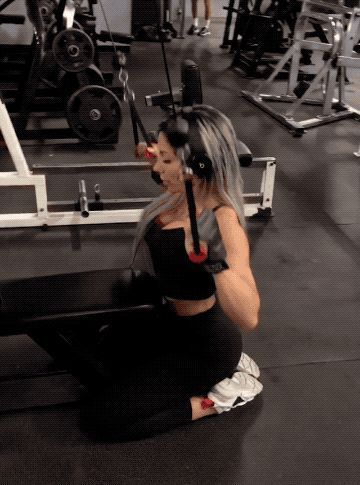 肌肉|背部紧致让你显瘦显年轻,坚持练背,改善不良体态,塑造年轻身姿