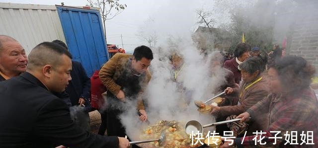 火锅|北方农村大锅菜,简单一切一扔,出锅香气四溢,两天不吃想得慌!