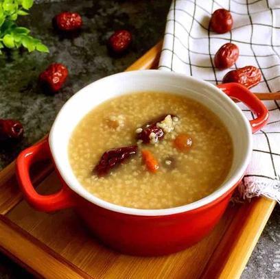 红豆薏米粥|建议常给宝宝吃这3款粥食,不仅营养还促消化,比喝牛奶好处多