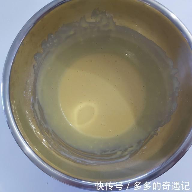 玉米淀粉|爆浆椰浆芝士奶盖蛋糕,切开一小口,竟然还是爆浆效果