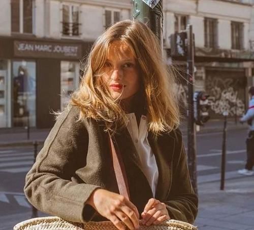 波纹|放弃你的“黑长直”吧,今年流行这3款“发型”,显嫩又能显脸小