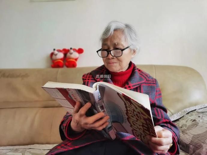 大学毕业|75岁奶奶每天学习10个小时圆大学毕业梦：生命存在一天就学习一天