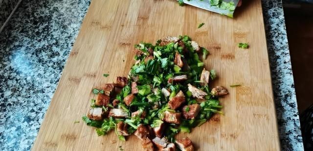 香肉|教你在家做肉夹馍，馍香肉更香，再也不用出去买，好吃干净量还足