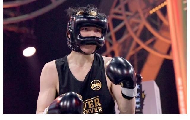 向佐打拳击输给了肖顺尧引起热议,网友们争议的焦点是什么?