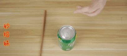 有个|原来酒瓶盖上有个“小机关”,用手就能拧开,比开瓶器还快