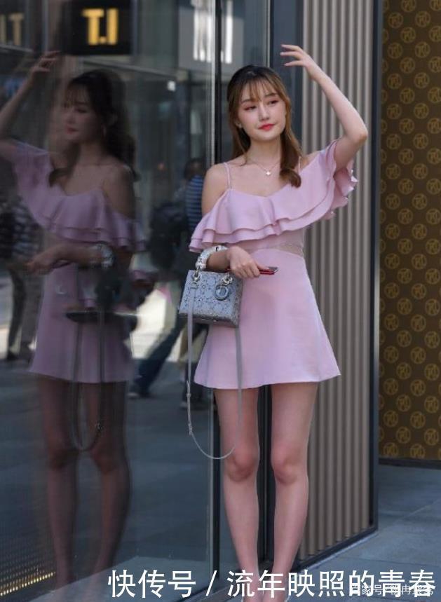 白色西装外套搭配黄绿色短裤,干净优雅,清纯灵动