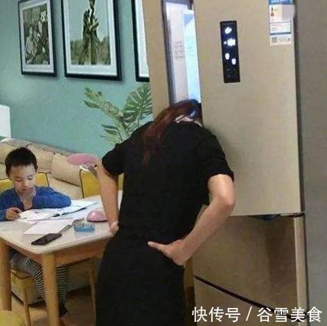 小区|宝妈深夜辅导作业很“扰民”，孩子一个人写作业，全小区接受教育