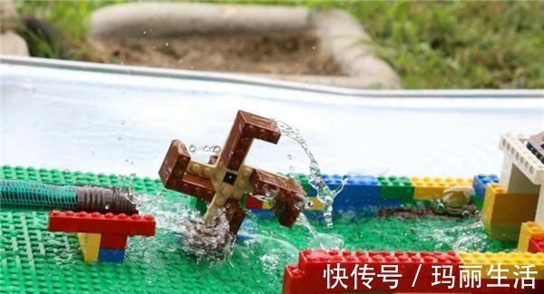 玩具|熊孩子突然安静,不吵不闹不作妖的时候,孩子自己在玩啥