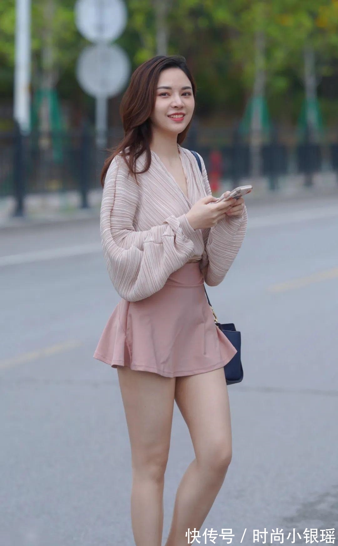 小姐姐|小姐姐的显腿穿搭很到位,算是凸显魅力的关键所在