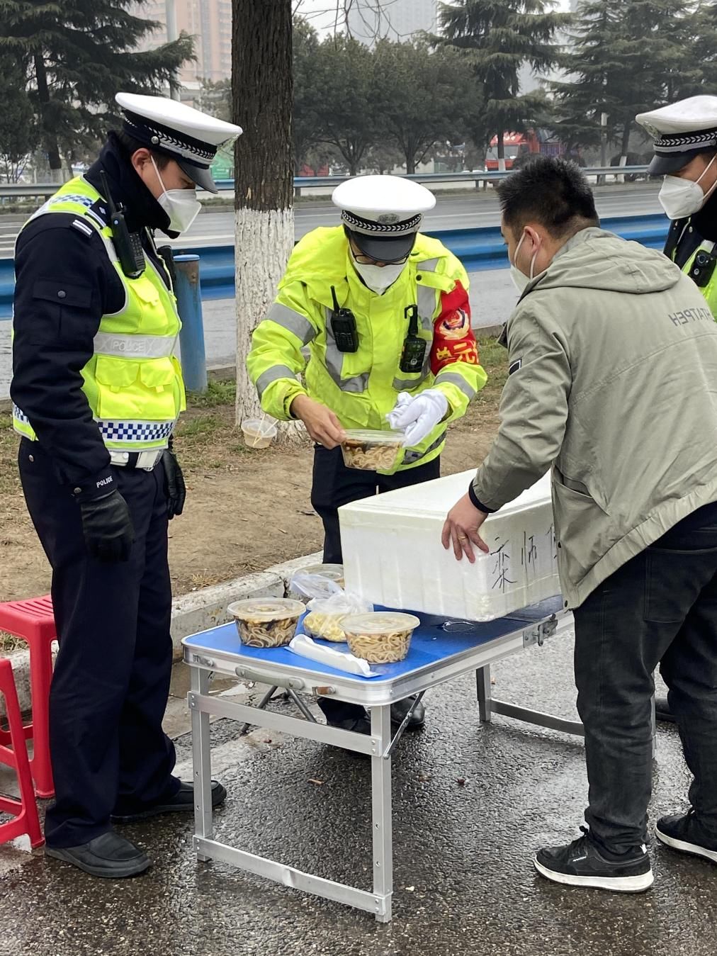 西安高新区|我在“疫”线：热腾腾的饸饹面面送“疫”线