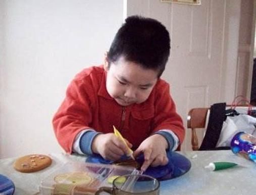 奶奶|孩子跟奶奶睡和与妈妈睡,10年后的差距很大,父母别不当回事