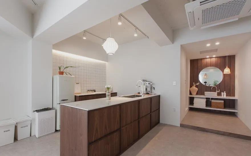 洗衣篮|这套80㎡的极简房子,将客厅改成起居室,发生了不可思议的改变