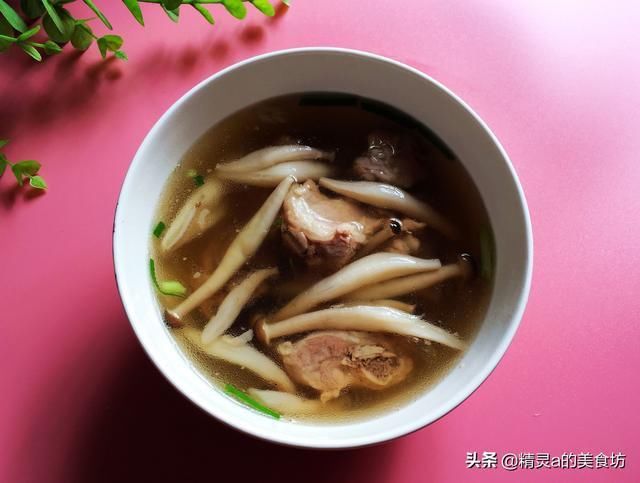 条腿|排骨的最佳CP是“它”，不红烧不卤煮，这样做鲜美可口，吃不腻