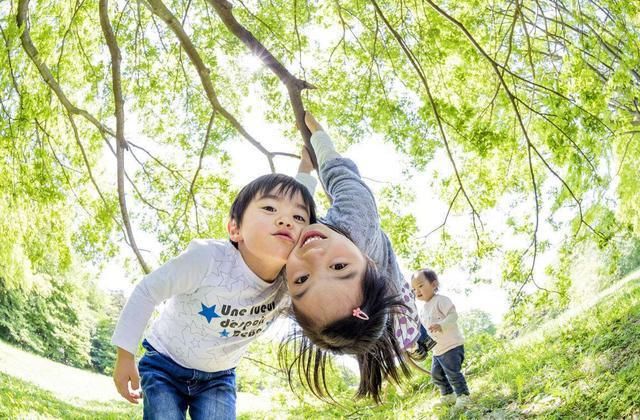 孩子们来说|爱出去浪的孩子，和乖乖呆家里的孩子，有3个区别，越大越明显